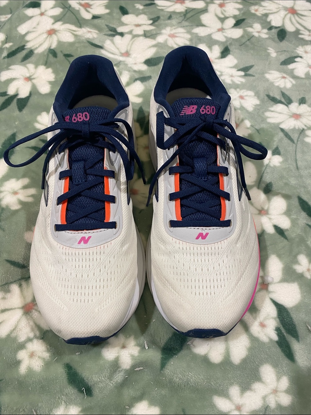 New Balance Women's 680 Fresh Foam White Navy Running Sneakers 8.5 - Picture 2 of 10